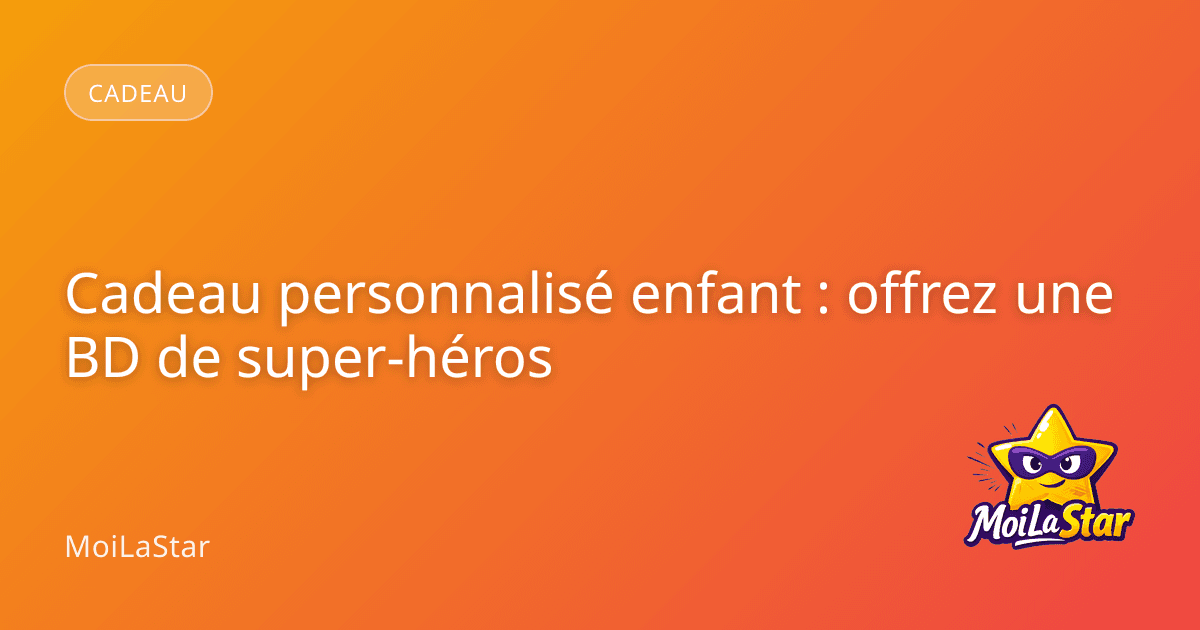 Un enfant souriant déguisé en super-héros lisant une bande dessinée où il apparaît en tant que personnage principal.