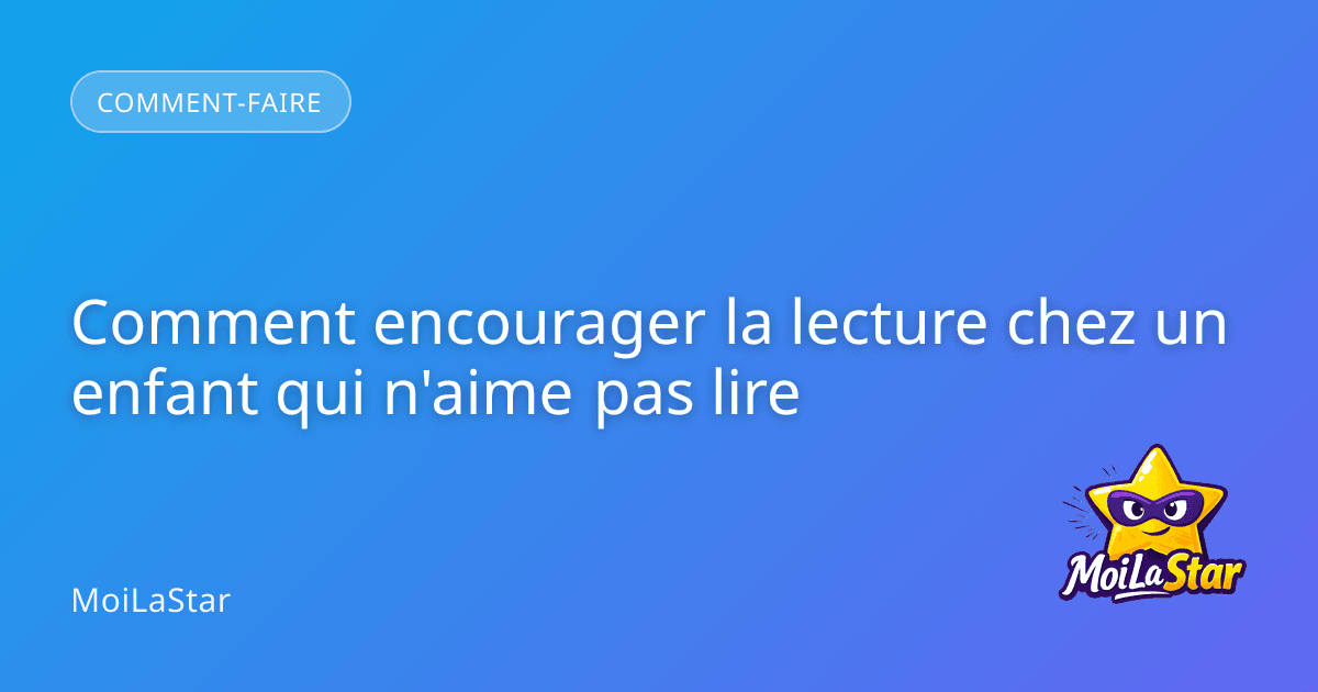 Un enfant souriant lit une bande dessinée personnalisée avec son parent dans une chambre confortable.